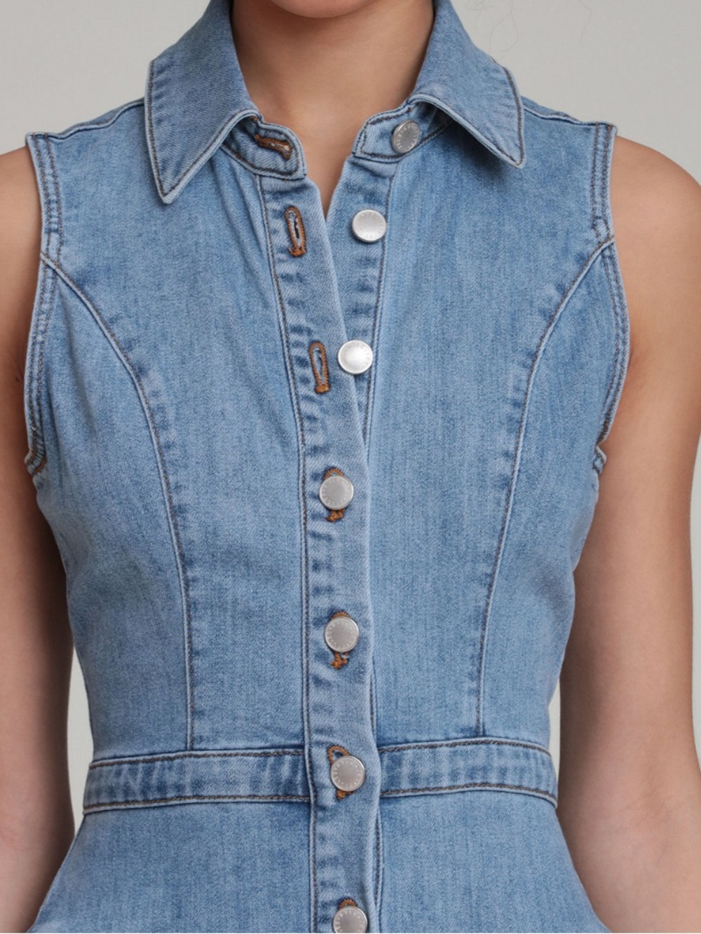 Avec Les Filles Sleeveless Button-Front Denim Midi Dress in Blue - Picture 10 of 12
